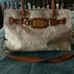 Authentic Vanilla Signature Michael Kors handbag